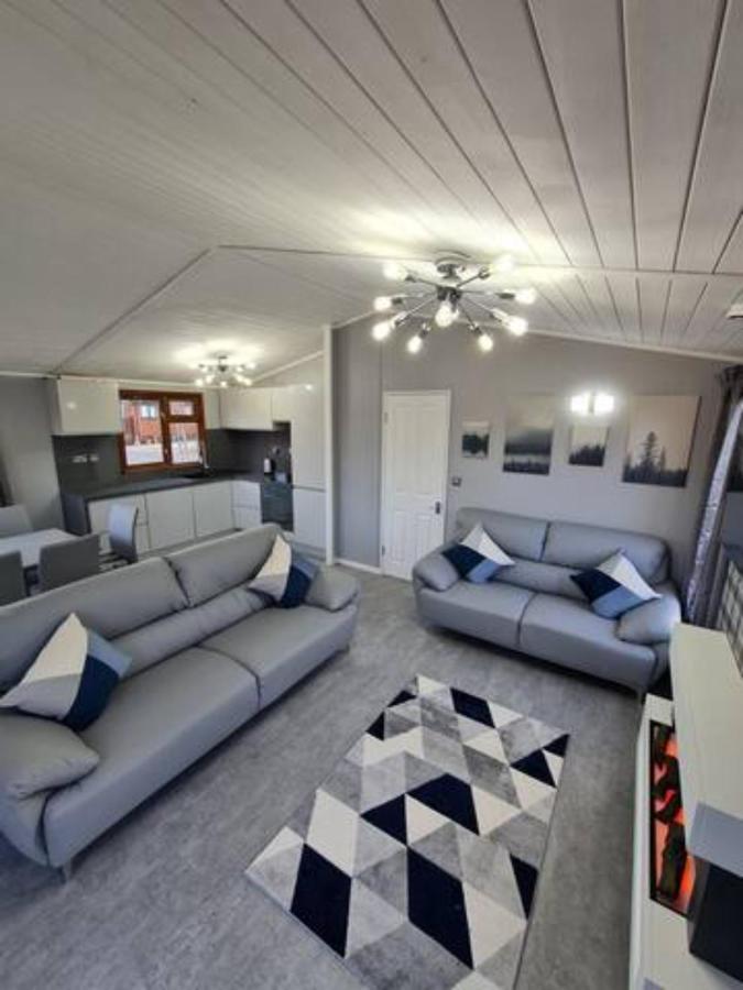 4 Bed Luxury Lodge With Hot Tub Near Lake District Warton  Luaran gambar