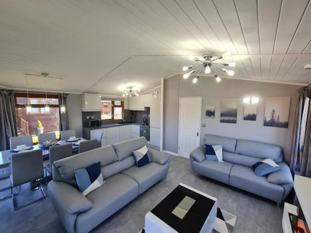 4 Bed Luxury Lodge With Hot Tub Near Lake District Warton  Luaran gambar